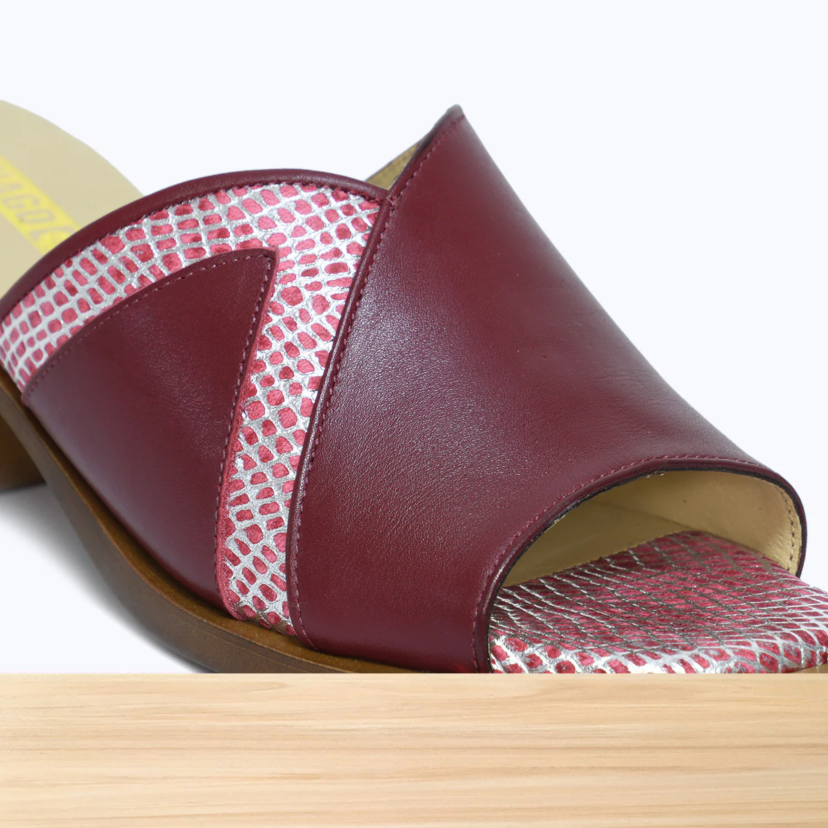 009F Levora Cuir Rouge - Image 5
