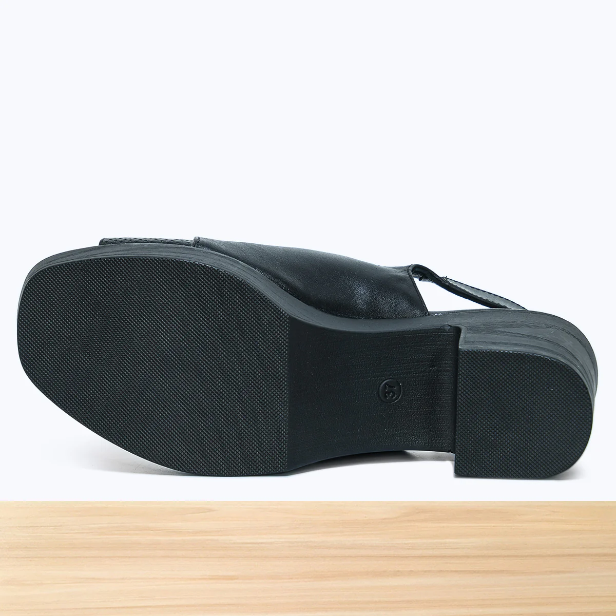 153F Capri Cuir Noir NV - Image 6